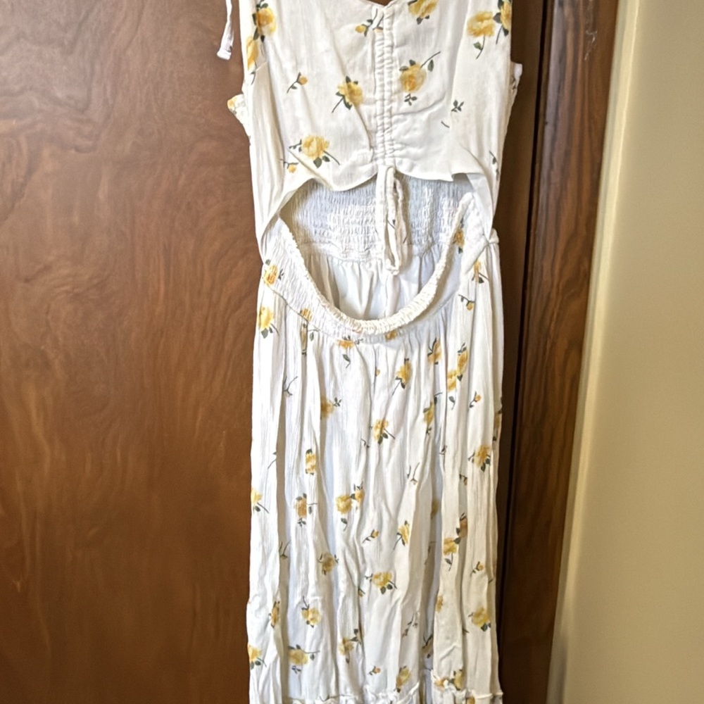 Floral Sleeveless Dress with Cutout